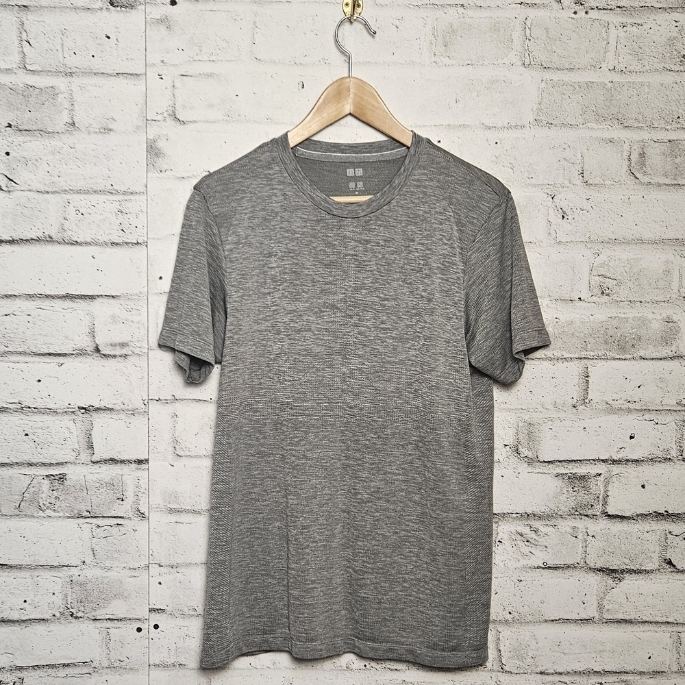 Uniqlo Men’s Gray Athletic T-Shirt Size M Short Sleeve Breathable Tee